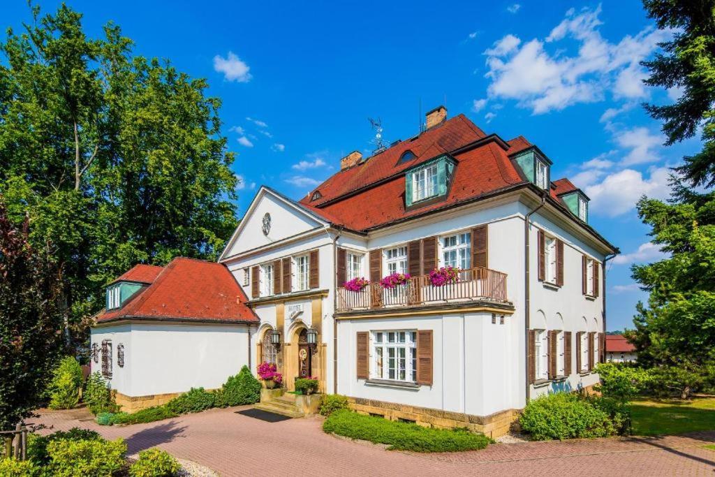 Hotel Veba Broumov Buitenkant foto