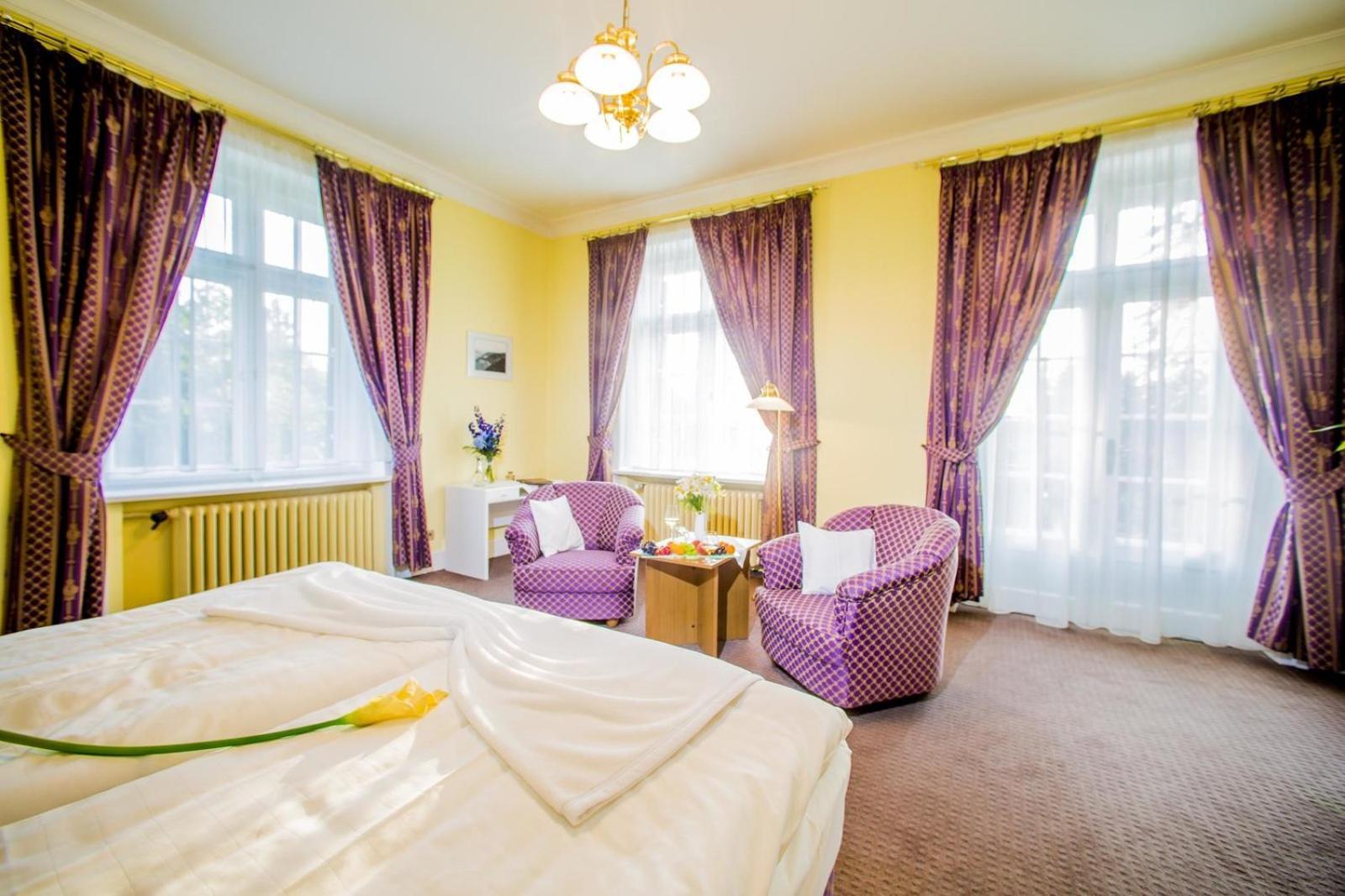 Hotel Veba Broumov Buitenkant foto
