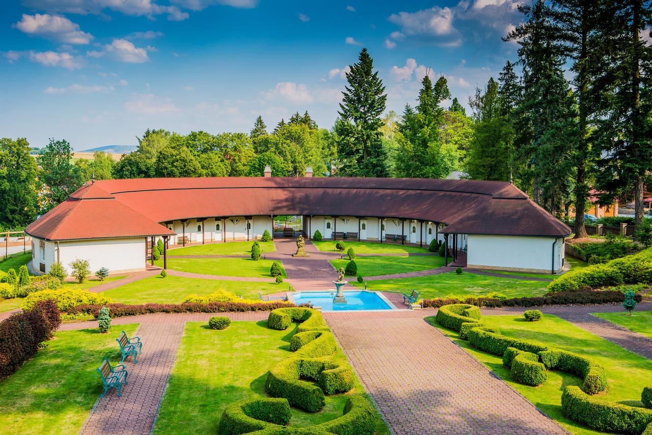 Hotel Veba Broumov Buitenkant foto