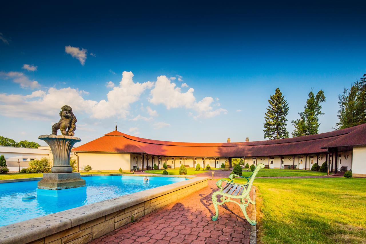 Hotel Veba Broumov Buitenkant foto