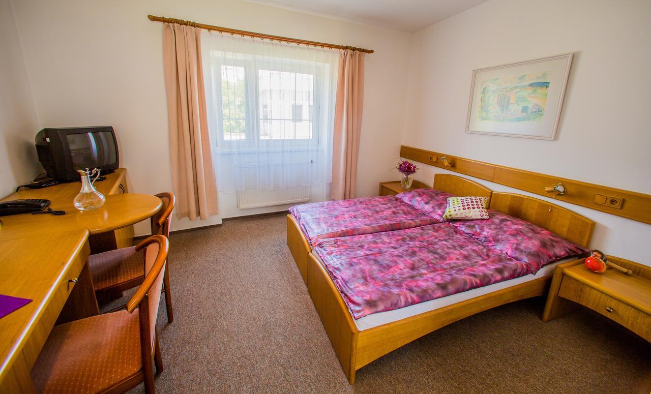 Hotel Veba Broumov Buitenkant foto