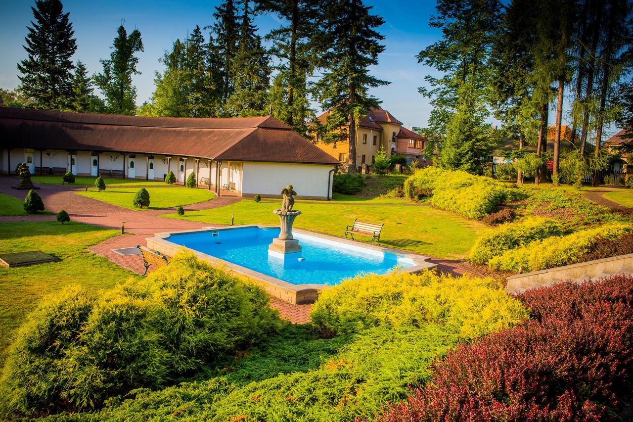 Hotel Veba Broumov Buitenkant foto