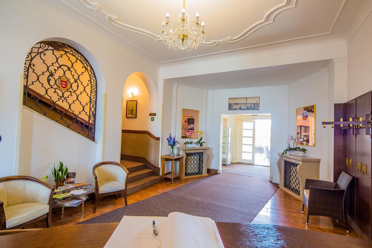 Hotel Veba Broumov Buitenkant foto