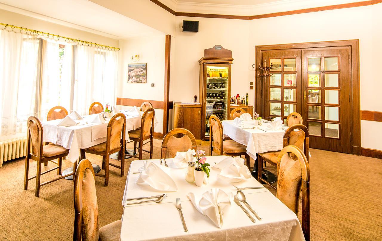 Hotel Veba Broumov Buitenkant foto