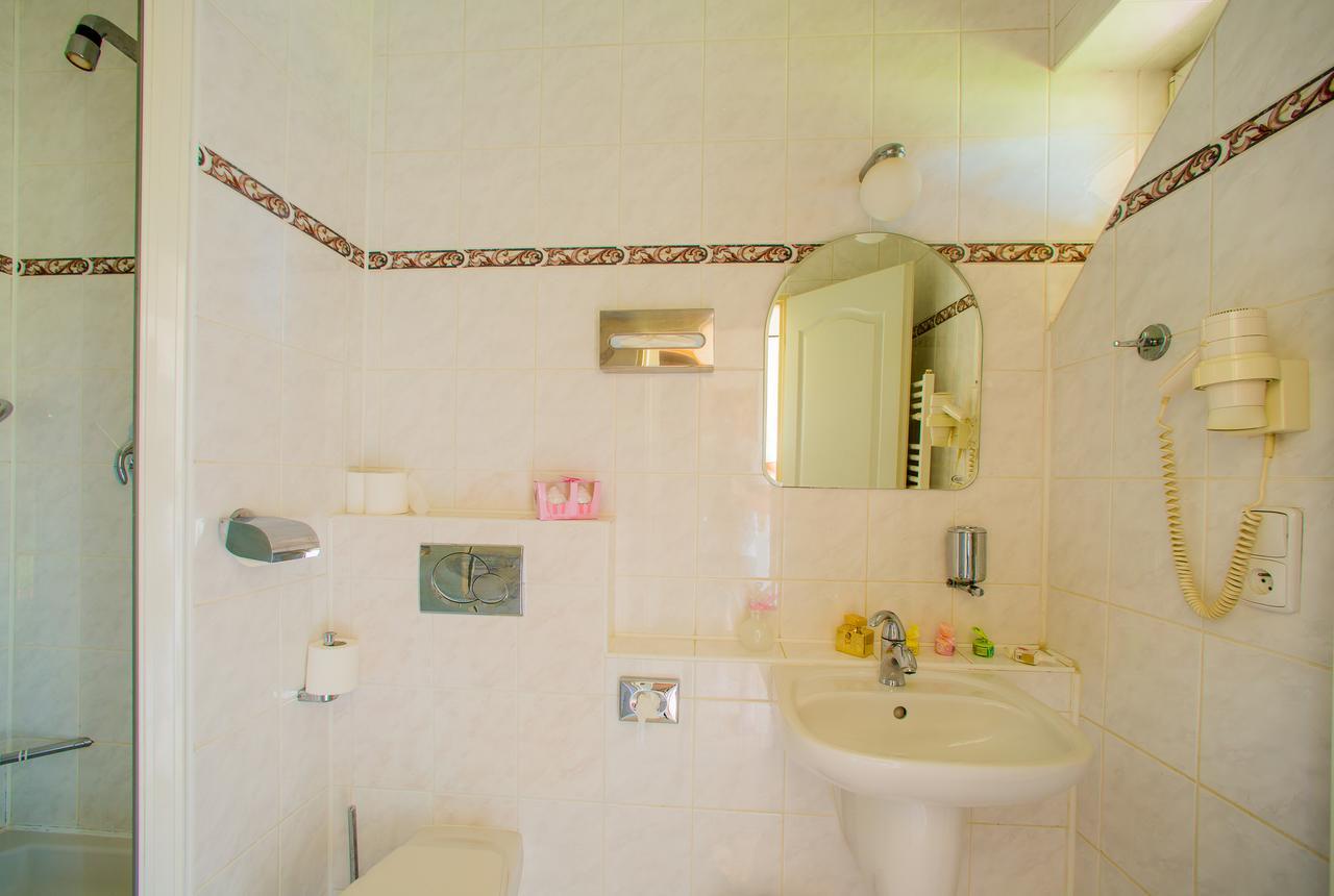Hotel Veba Broumov Buitenkant foto